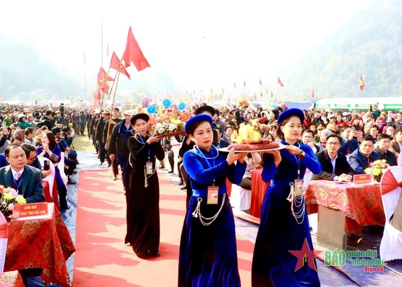 Lễ hội Lồng Tồng